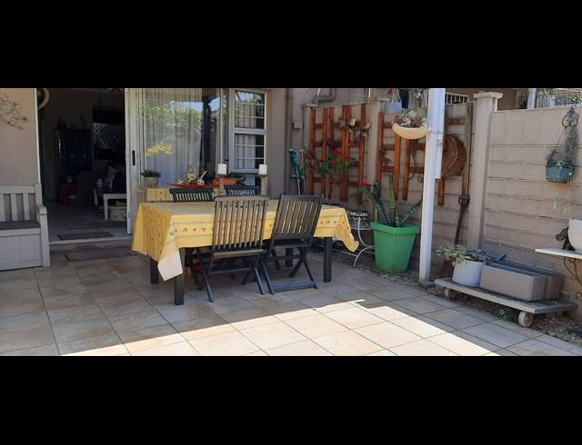 2.5 BEDROOM TOWNHOUSE FOR SALE IN WINDERMERE